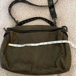 Free people new without tag zipper closing shoulder bag